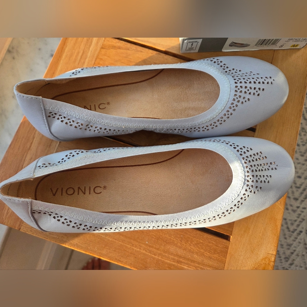 Vionic Women's Light Blue Leather Perforated Flats
